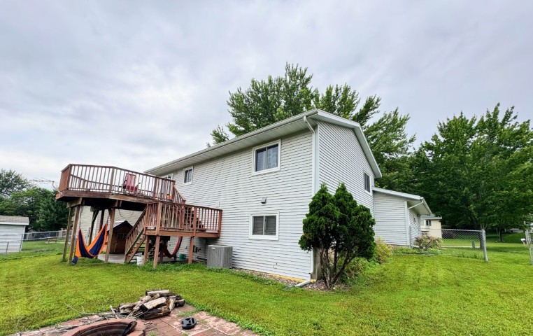 03-Before-Back-Old-Vinyl-Siding-607-Margaret-St-NE-Chatfield-MN