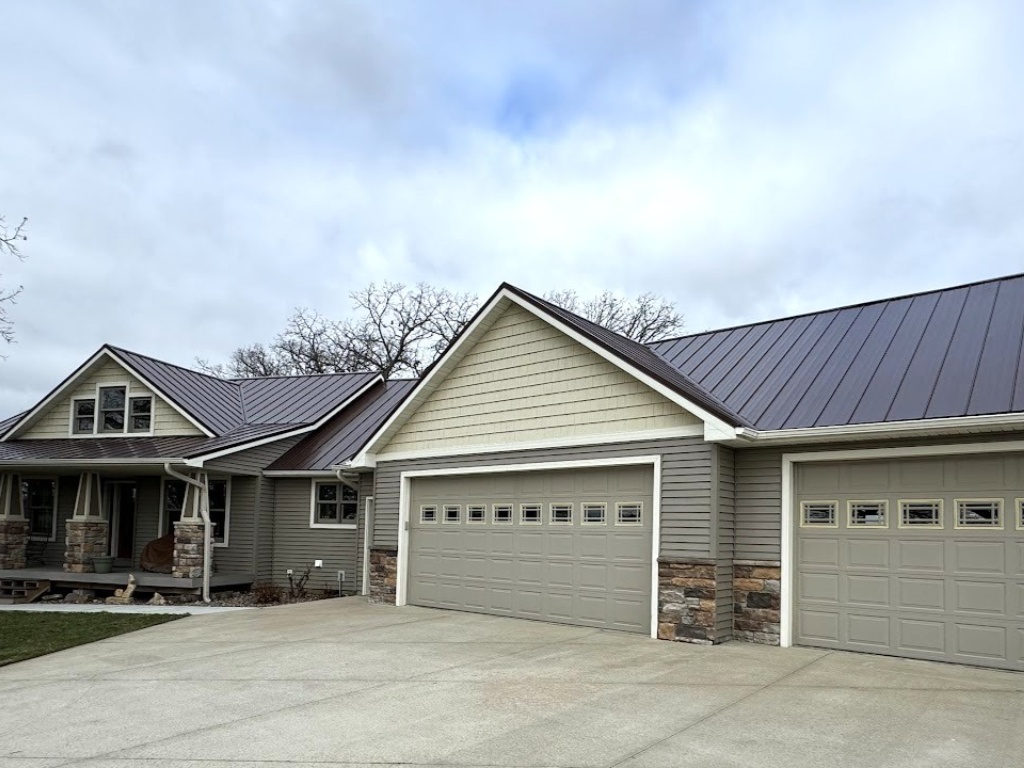03-After-Standing-Seam-Roof-Steel-Siding-Front-Garage-Fountain-MN (1)
