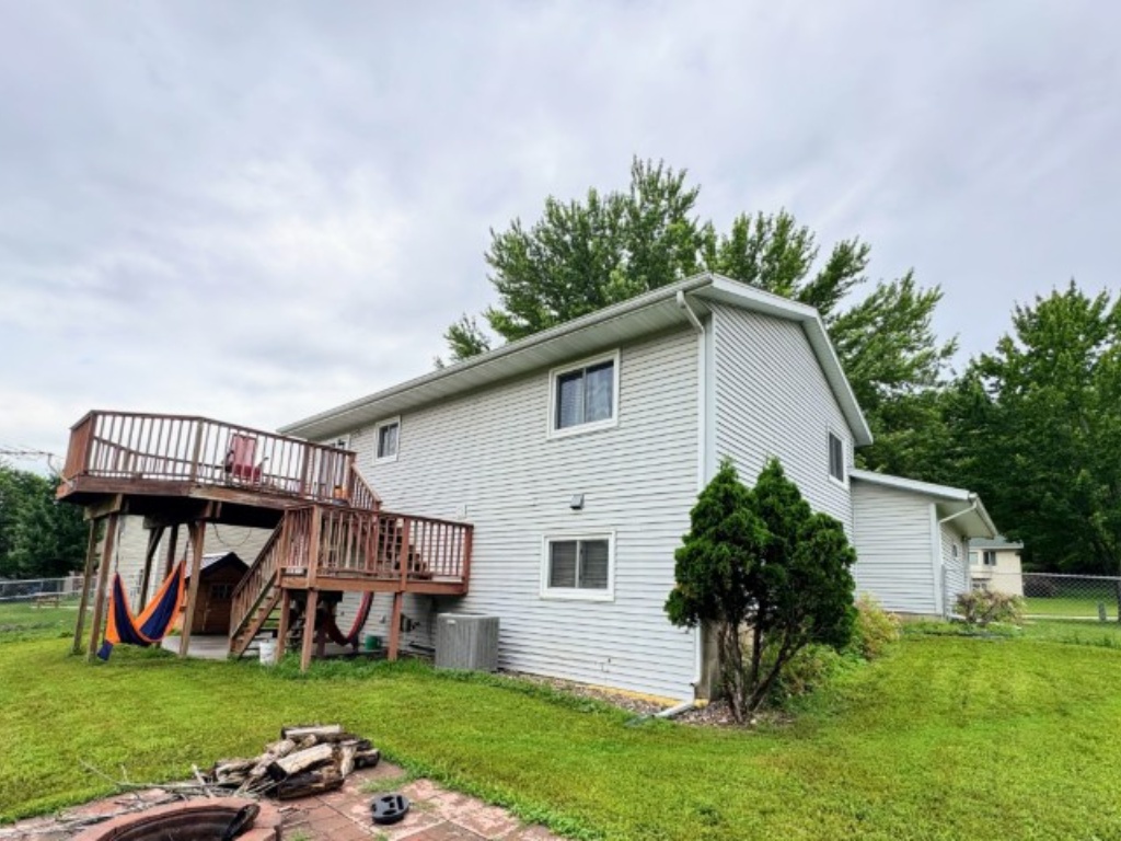 03-Before-Back-Old-Vinyl-Siding-607-Margaret-St-NE-Chatfield-MN (1)