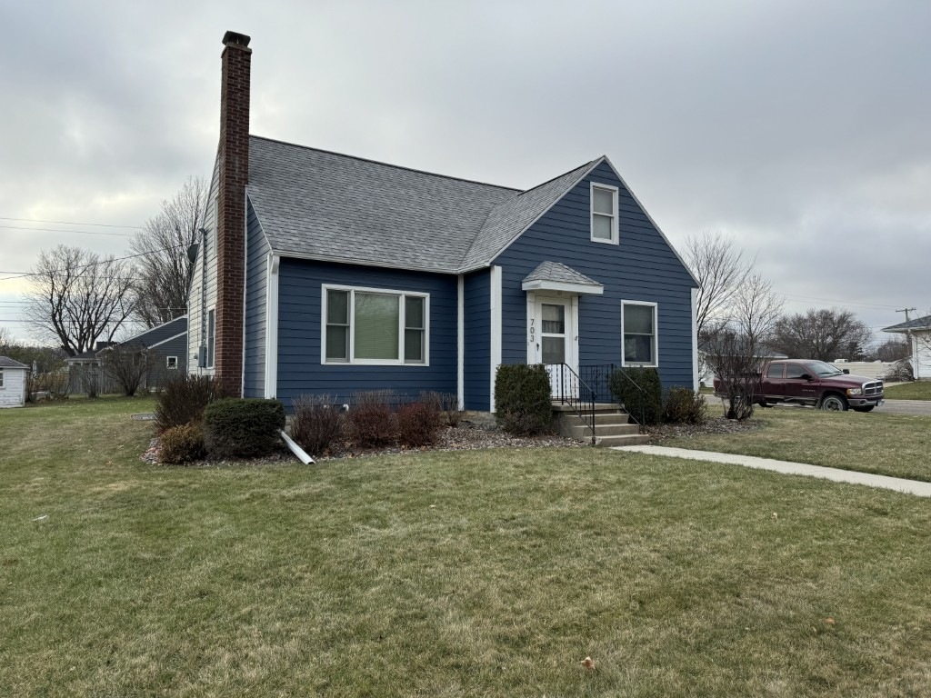 08-Finseth-After-Front-New-LP-Smart-Siding-703-Main-St-Chatfield-MN (2)
