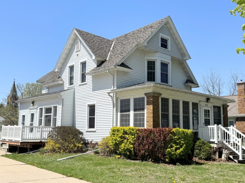 1-Before_Front-Corner-Old-Shingles-Harmony-MN (1) (1)