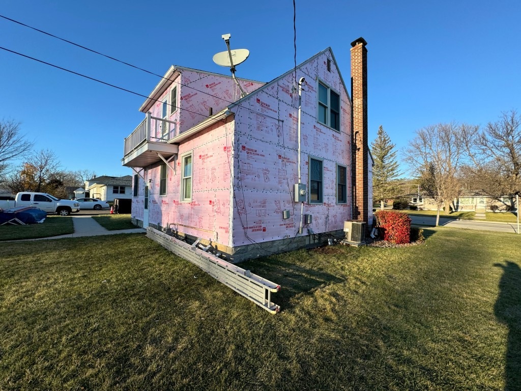 Finseth-Siding-Removed-New-Insulation-Flashing-Tape (2)